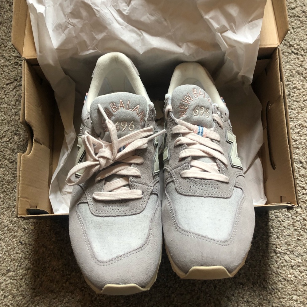 New in box new balance shoes 9.5 pink gray